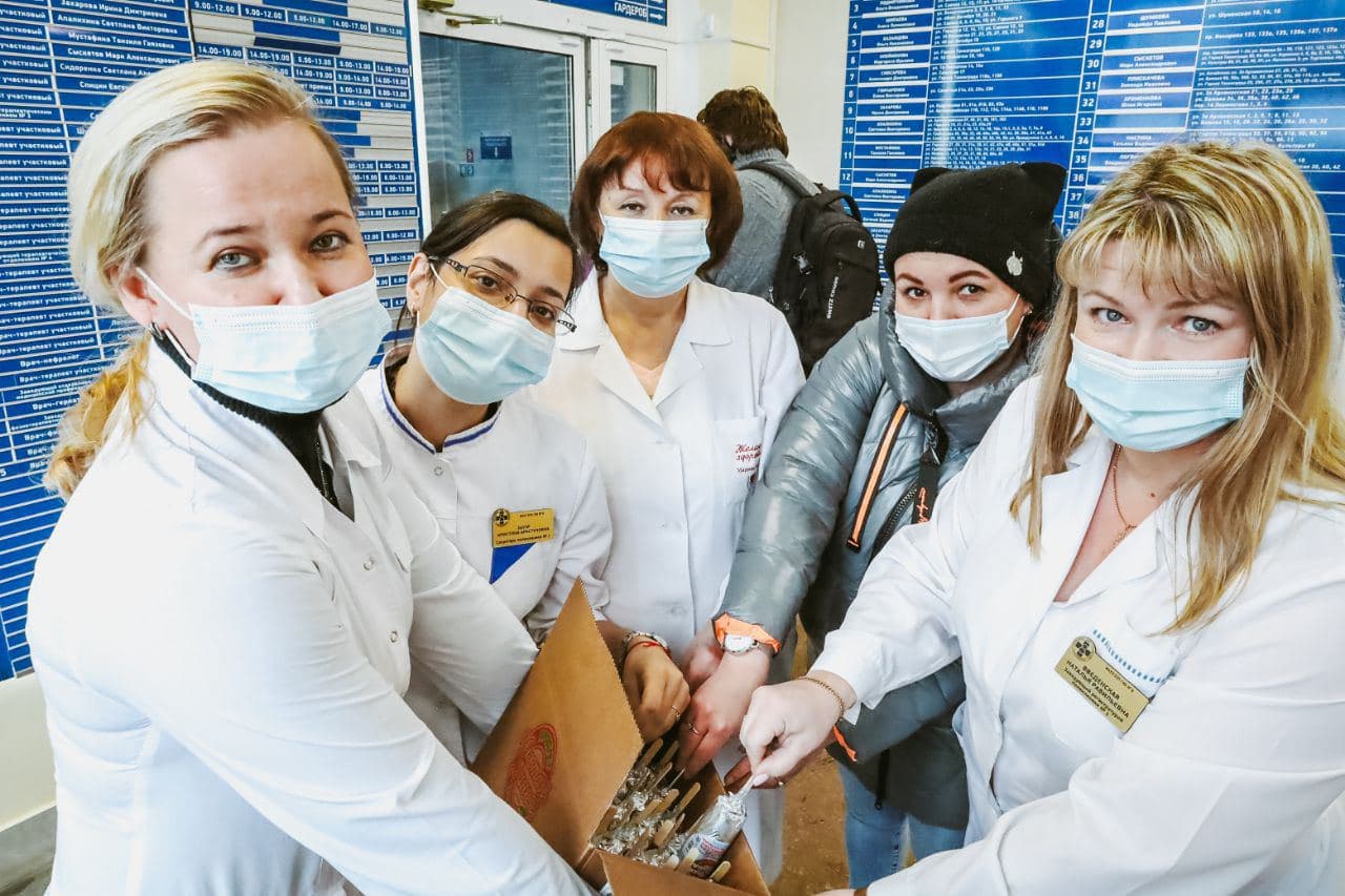 Медикам Челябинска подарили тонну эскимо 