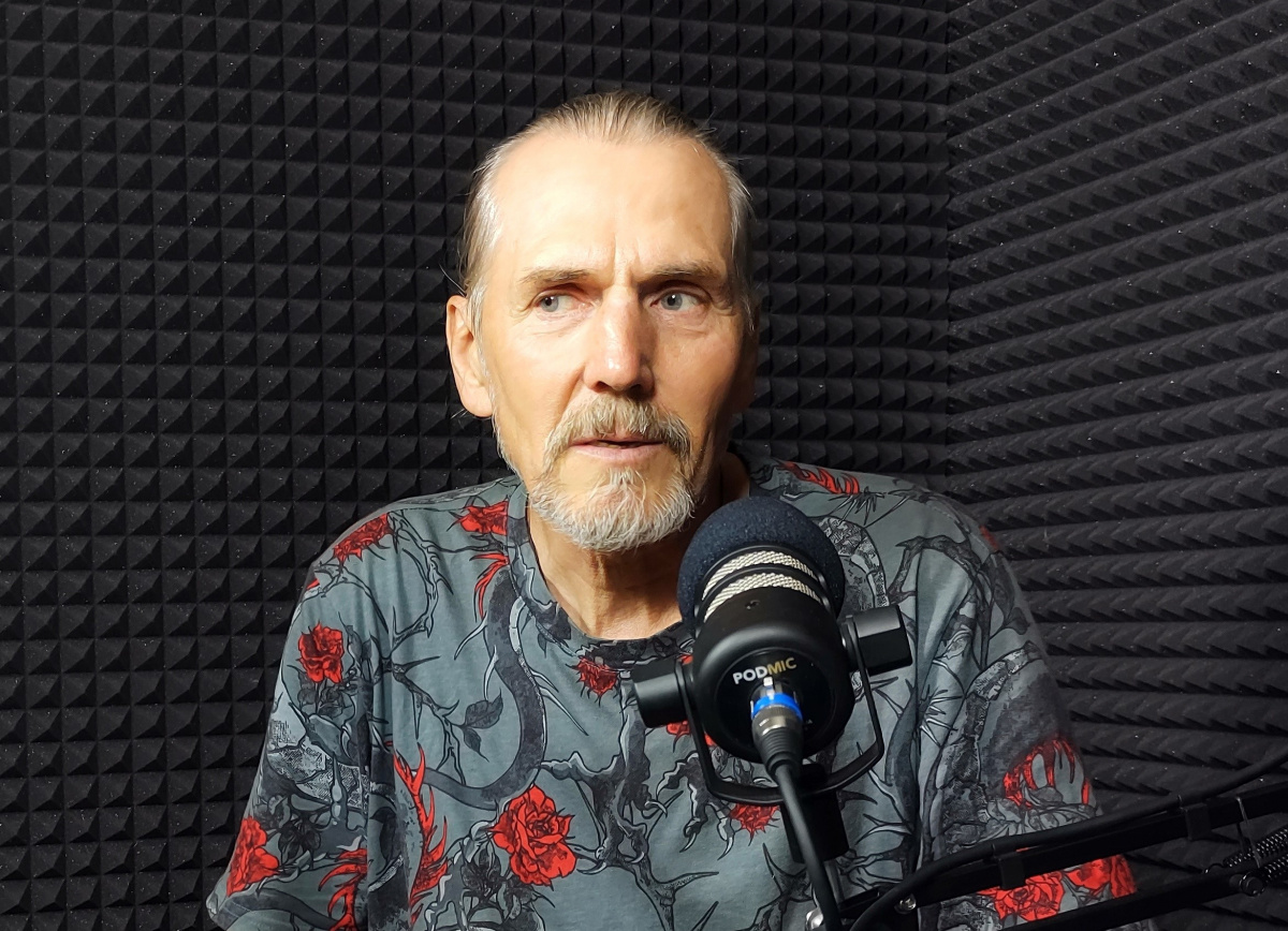 Тюменский художник открыл в Челябинске портал в «Пятое время года»*