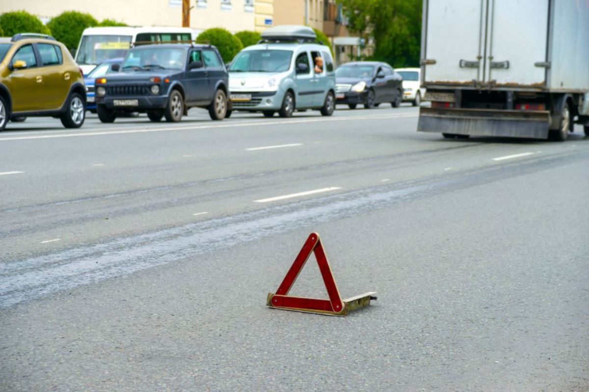 Три человека пострадали в массовом ДТП с автобусом в Челябинске*1