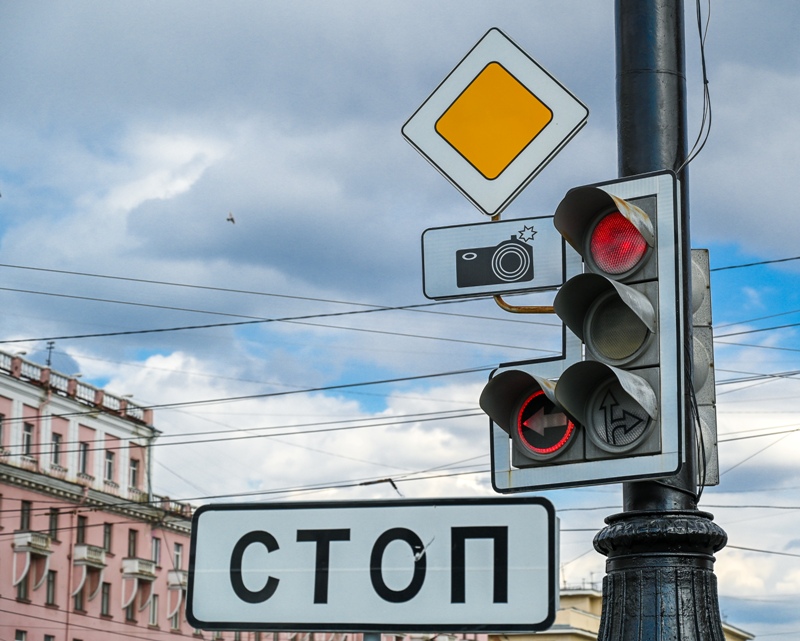 В Челябинске с утра выключат светофор на оживленном перекрестке*1