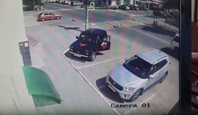 Момент наезда свадебного Cadillac на девочек в Троицке попал на видео