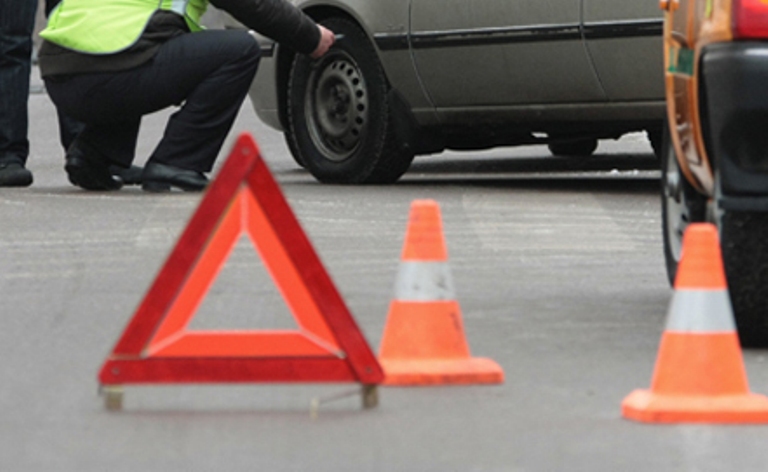 В Еткульском районе на трассе погибла женщина, перебегавшая дорогу