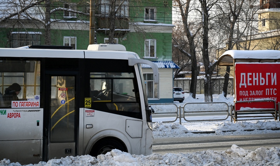 В Челябинске маршрутка с пассажирами врезалась в опору моста*1