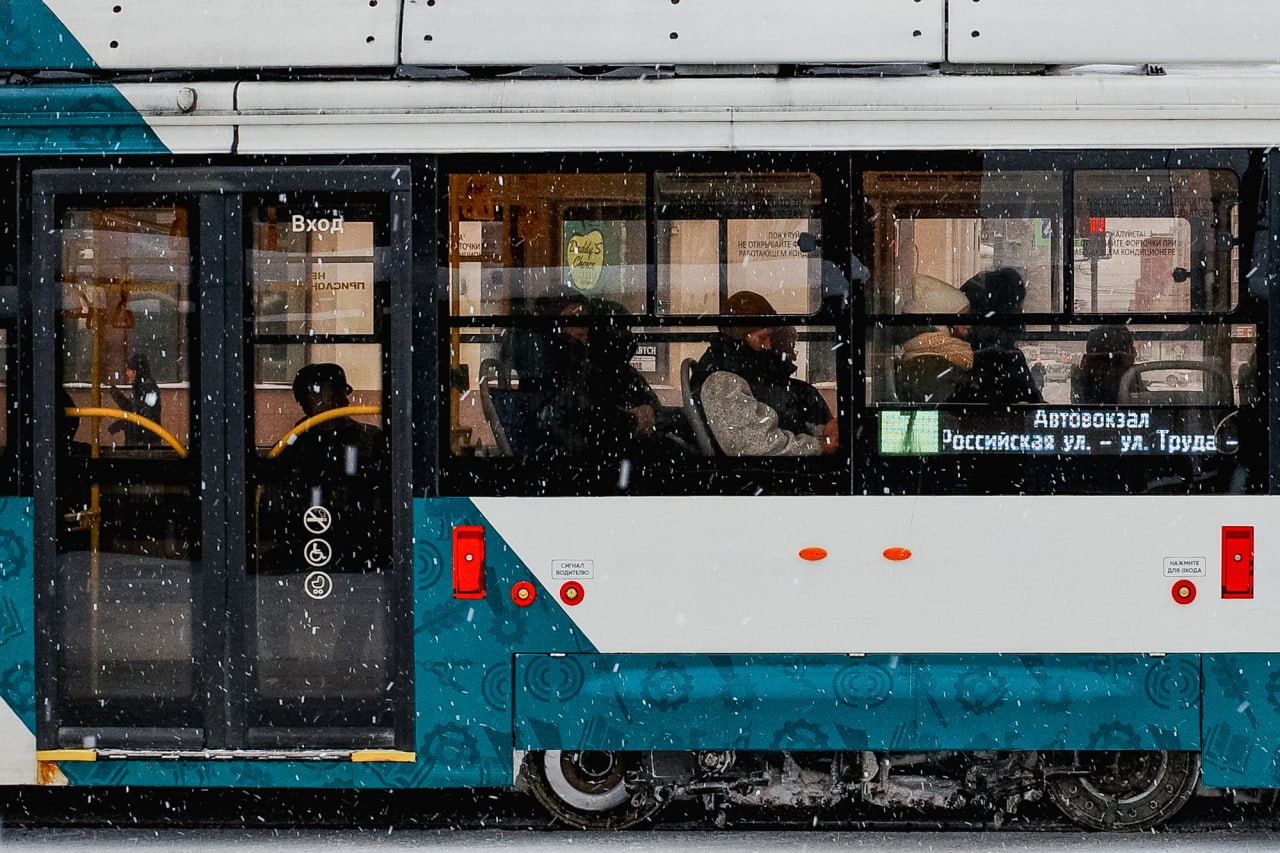 Снежное начало недели: Челябинск превратился в белый мегаполис