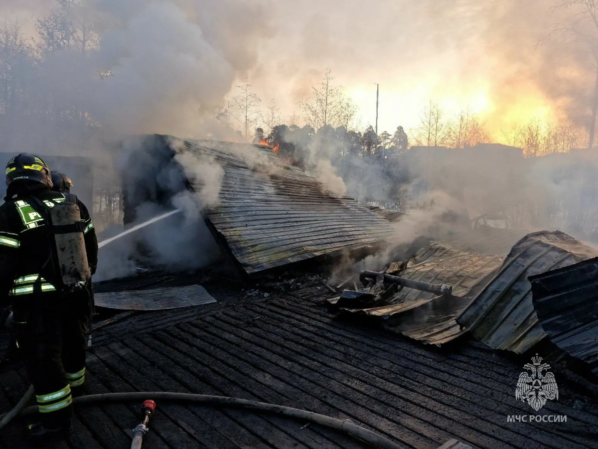 В СК назвали причину пожара с двумя погибшими в летнем кафе Миасса*