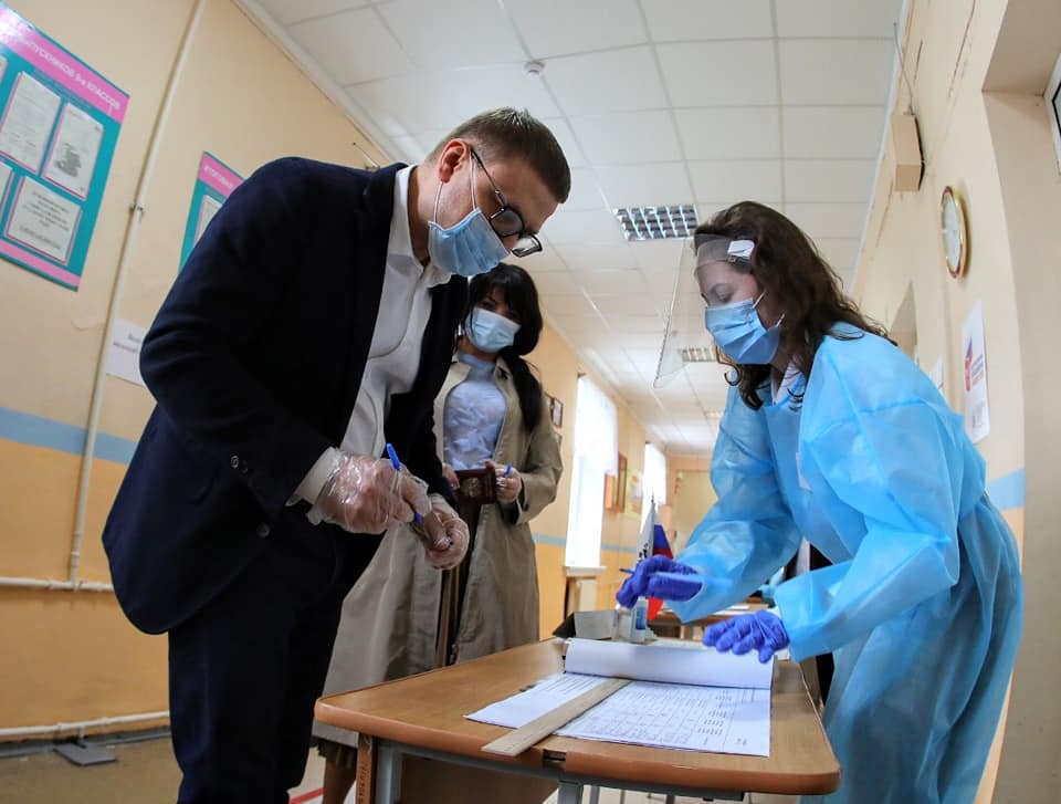Алексей Текслер проголосовал по поправкам в Конституцию