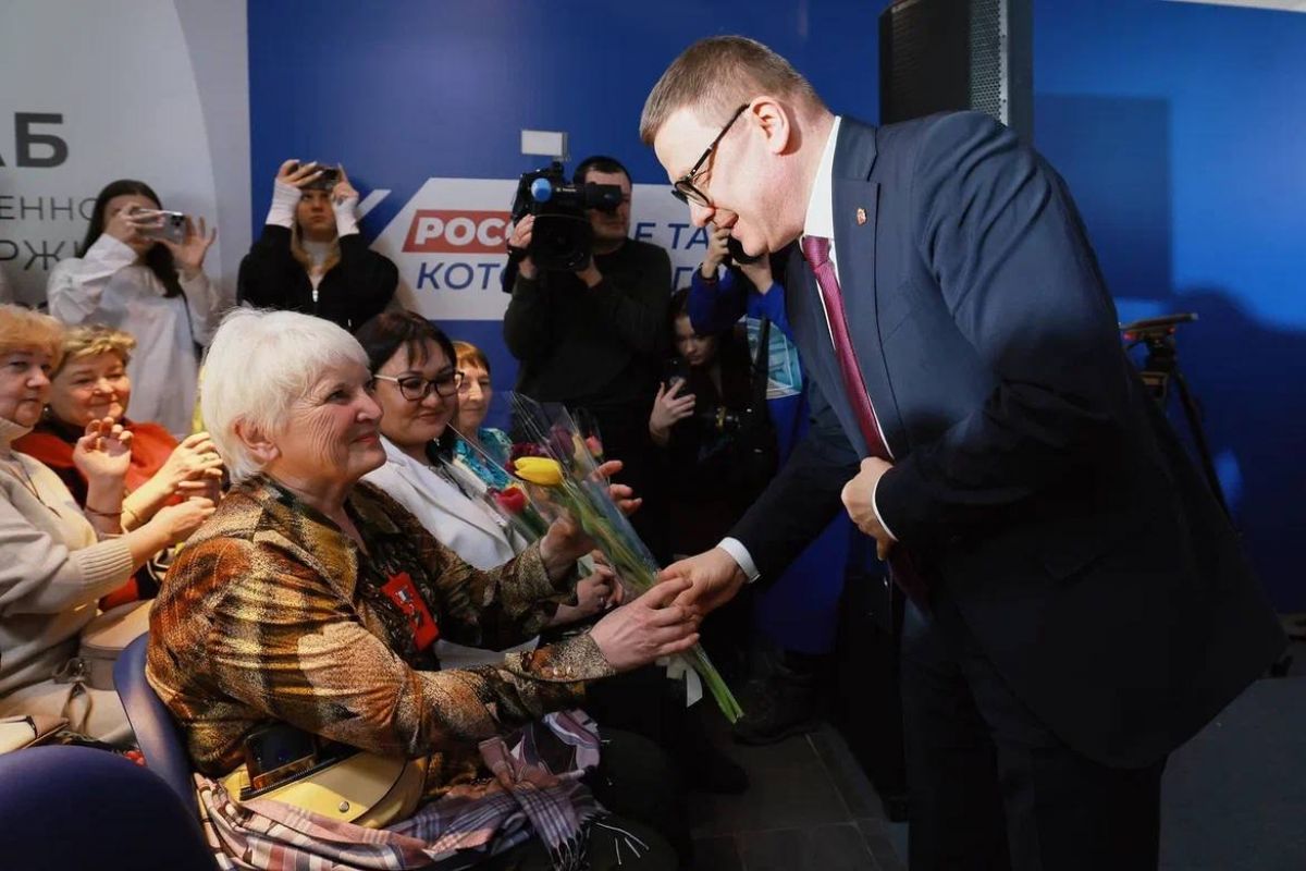 Алексей Текслер поздравил матерей и жён участников СВО с Международным женским днём*