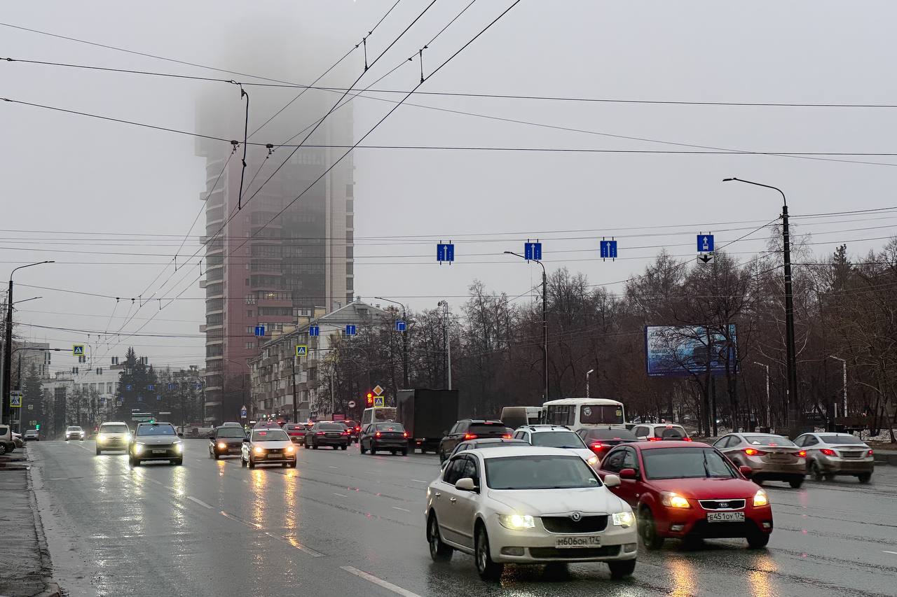 Фоторепортаж из сумеречной зоны: утренний туман окутал Челябинск