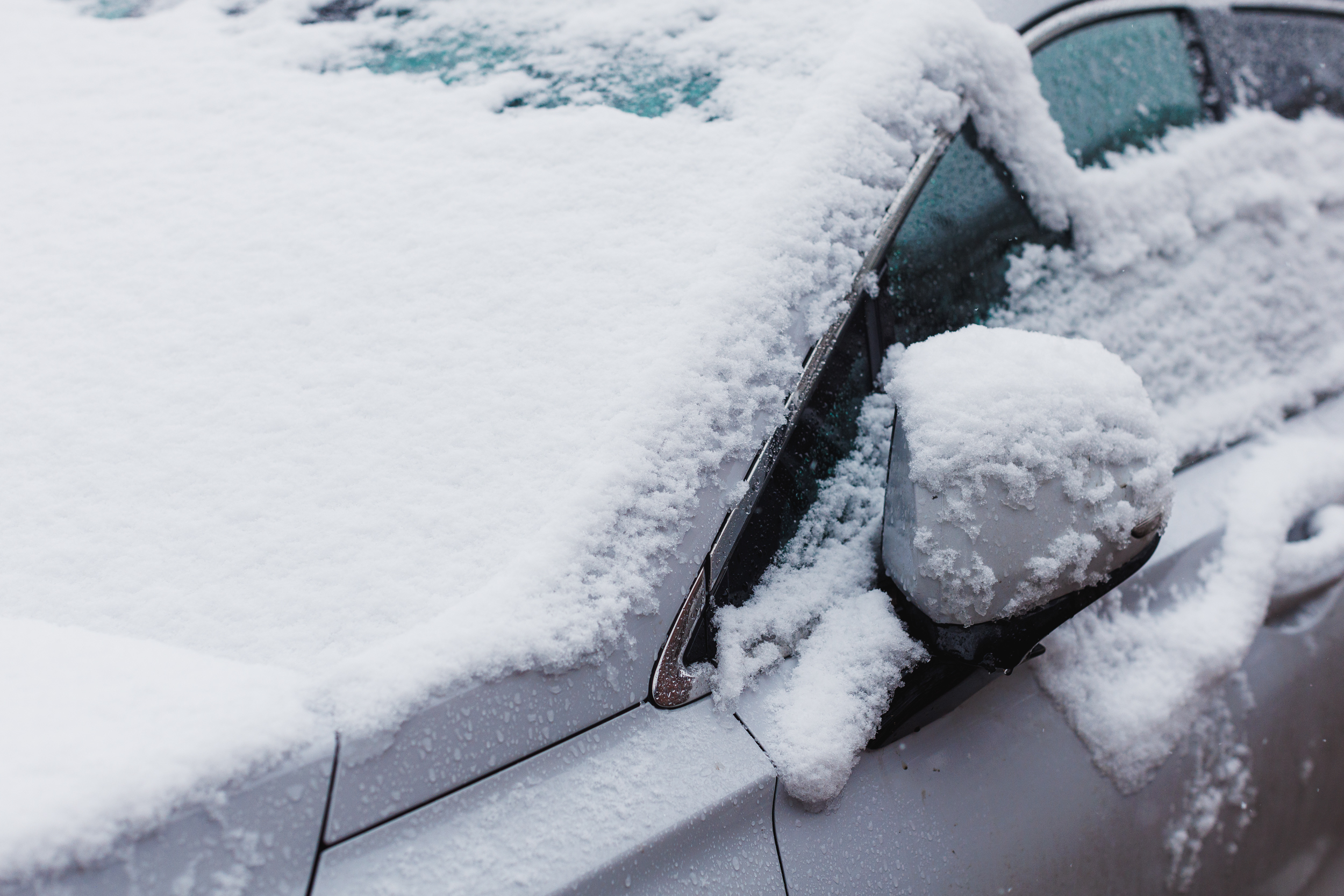 Утром 2 ноября Челябинск накрыло первым снегопадом