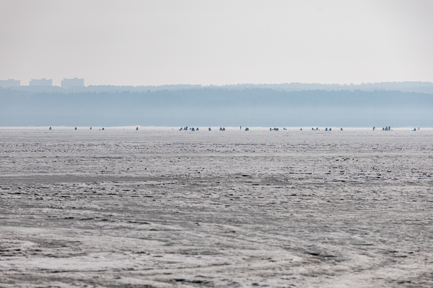 Ходят по тонкому льду: ради какой рыбы челябинцы рискуют жизнью