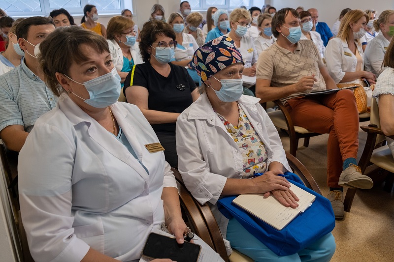 Челябинские врачи помогли 1800 детям во время командировки в ДНР