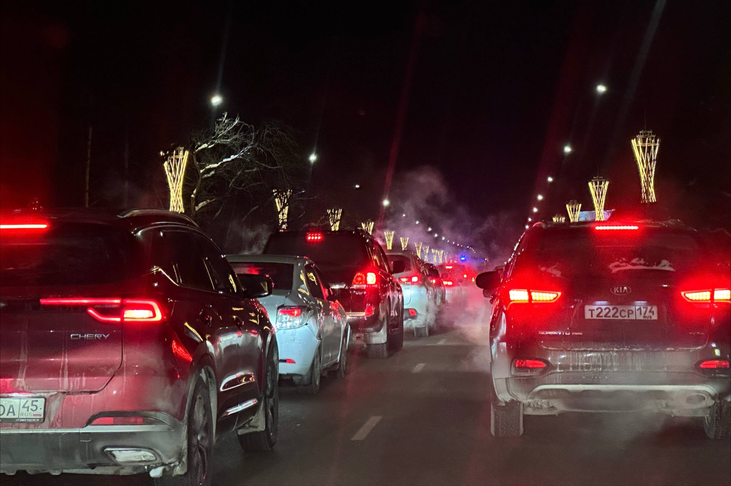 Жуткая массовая авария сковала улицу Худякова в Челябинске