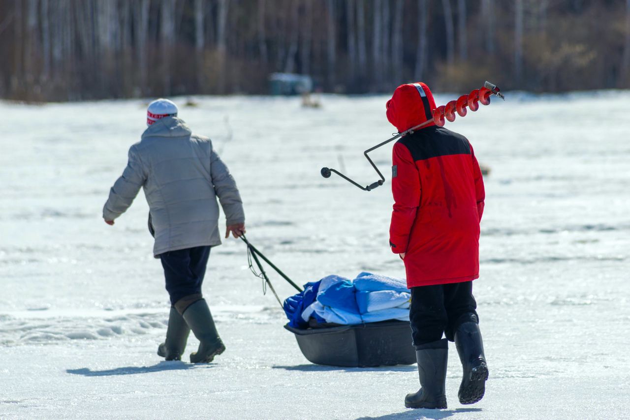 53 рыбака спасли с отколовшейся льдины на озере Куракли-Маян в Челябинской области*1