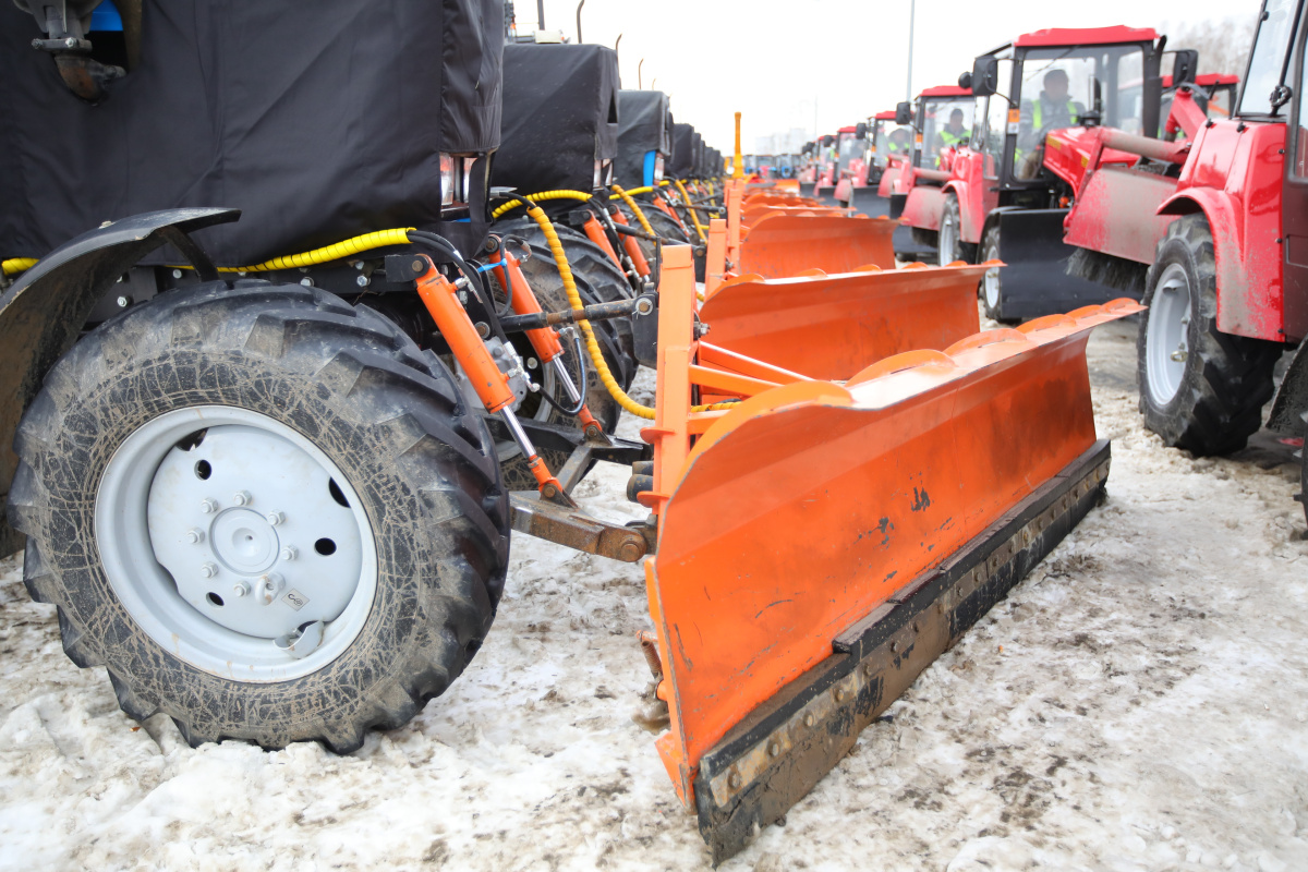 743 спецмашины вывели на расчистку дорог от снега в Челябинской области*1