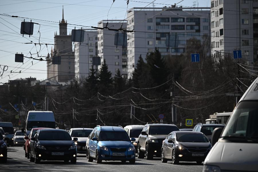Множество ДТП стали причиной шестибалльных пробок в Челябинске*1