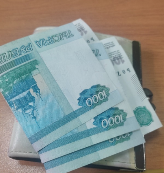 В Златоусте голодный вор вскрыл несколько автомобилей и украл еду из магазина