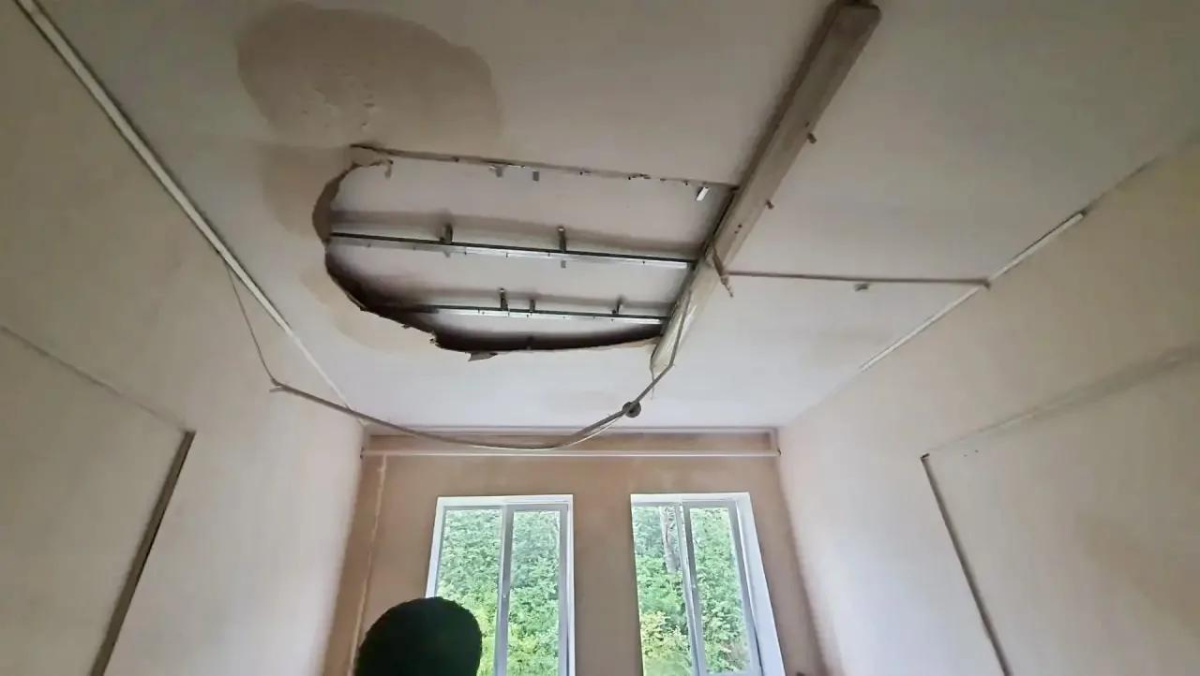 Потолок обрушился в одной из палат больницы в Златоусте*1