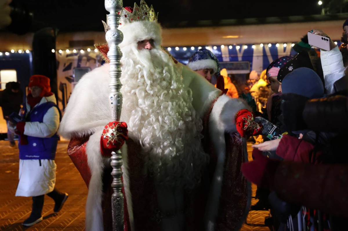 В парке имени Тищенко в Челябинске заработала Приемная Деда Мороза*1