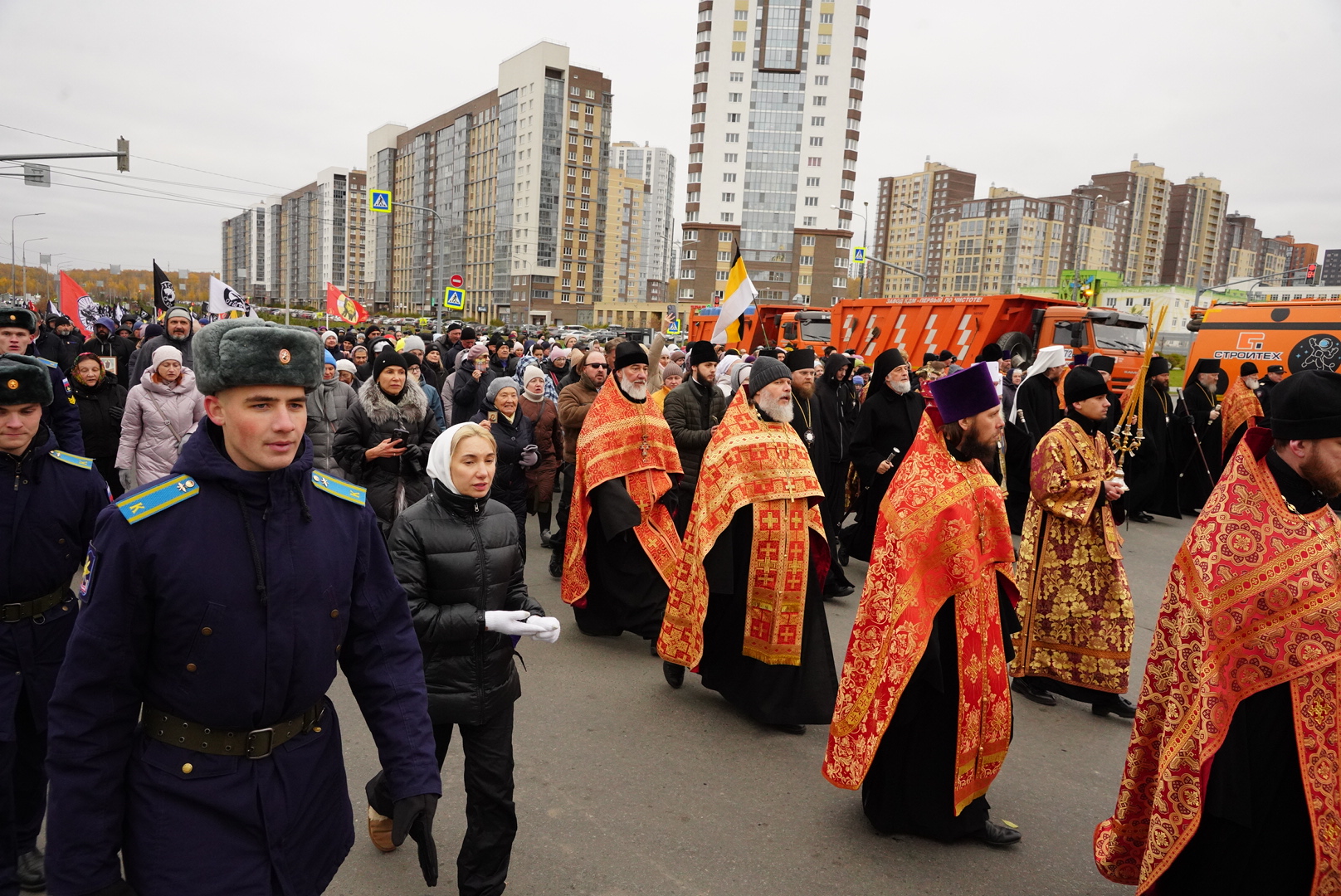 Свыше 15 тысяч челябинцев вышли на воскресный Крестный ход
