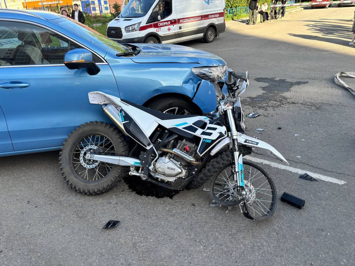 Подросток на питбайке залетел под колеса Haval в Челябинске*
