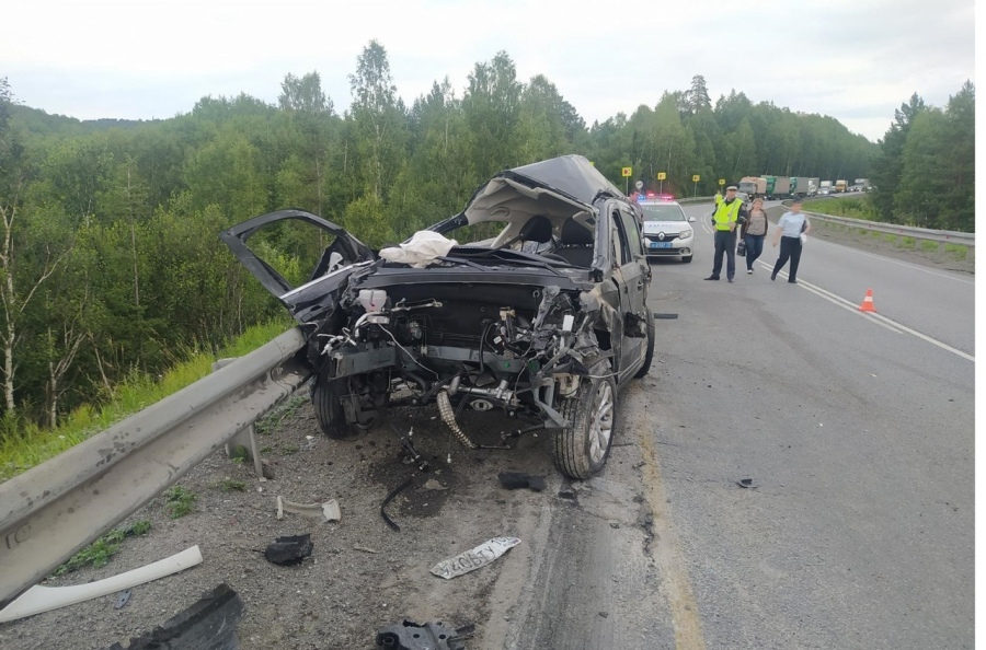 Появились подробности жуткого ДТП с лесовозом в М5 в Челябинской области