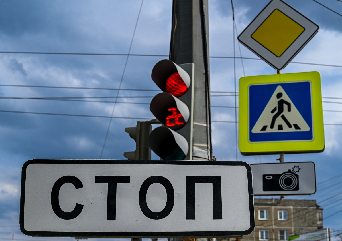Челябинцы пожаловались на двухдневное бездействие светофора в центре*1