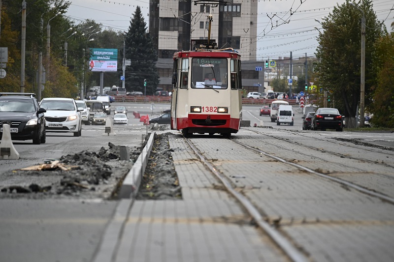В Челябинске приостановили процесс обособления трамвайных путей 