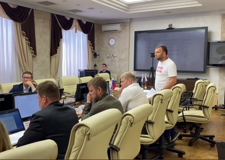 Политический фрик сорвал заседание Челябинского избиркома за отказ в регистрации