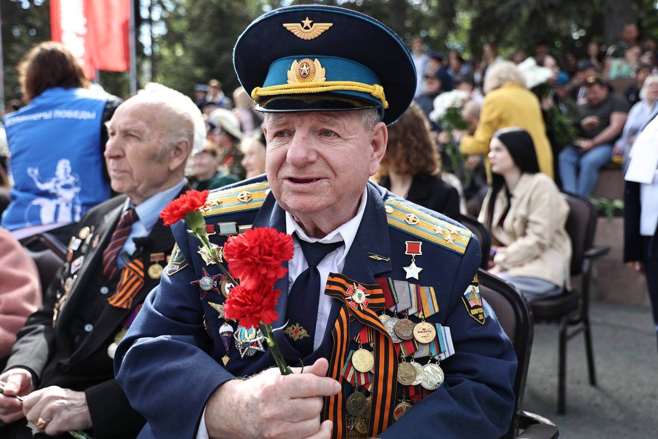 Парад Победы в лицах: эмоциональный фоторепортаж из сердца Челябинска