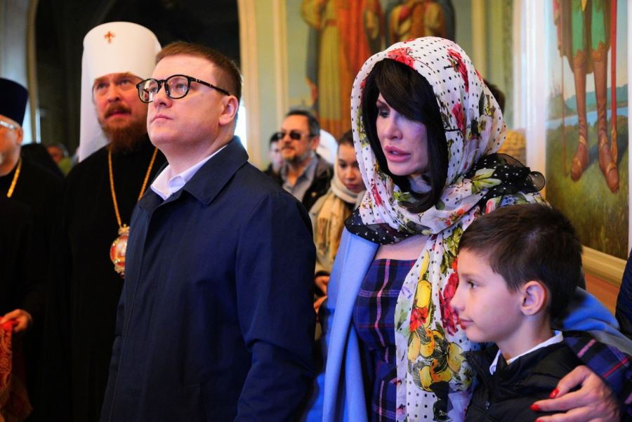 Алексей Текслер с супругой и сыном посетили Свято-Симеоновский собор