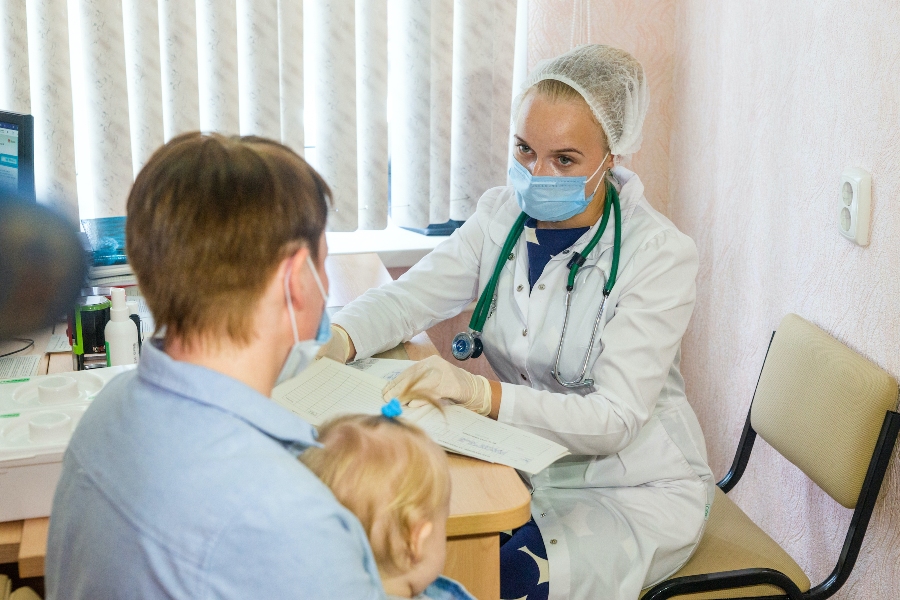 Челябинский врач предупредила о последствиях омикрона для детей