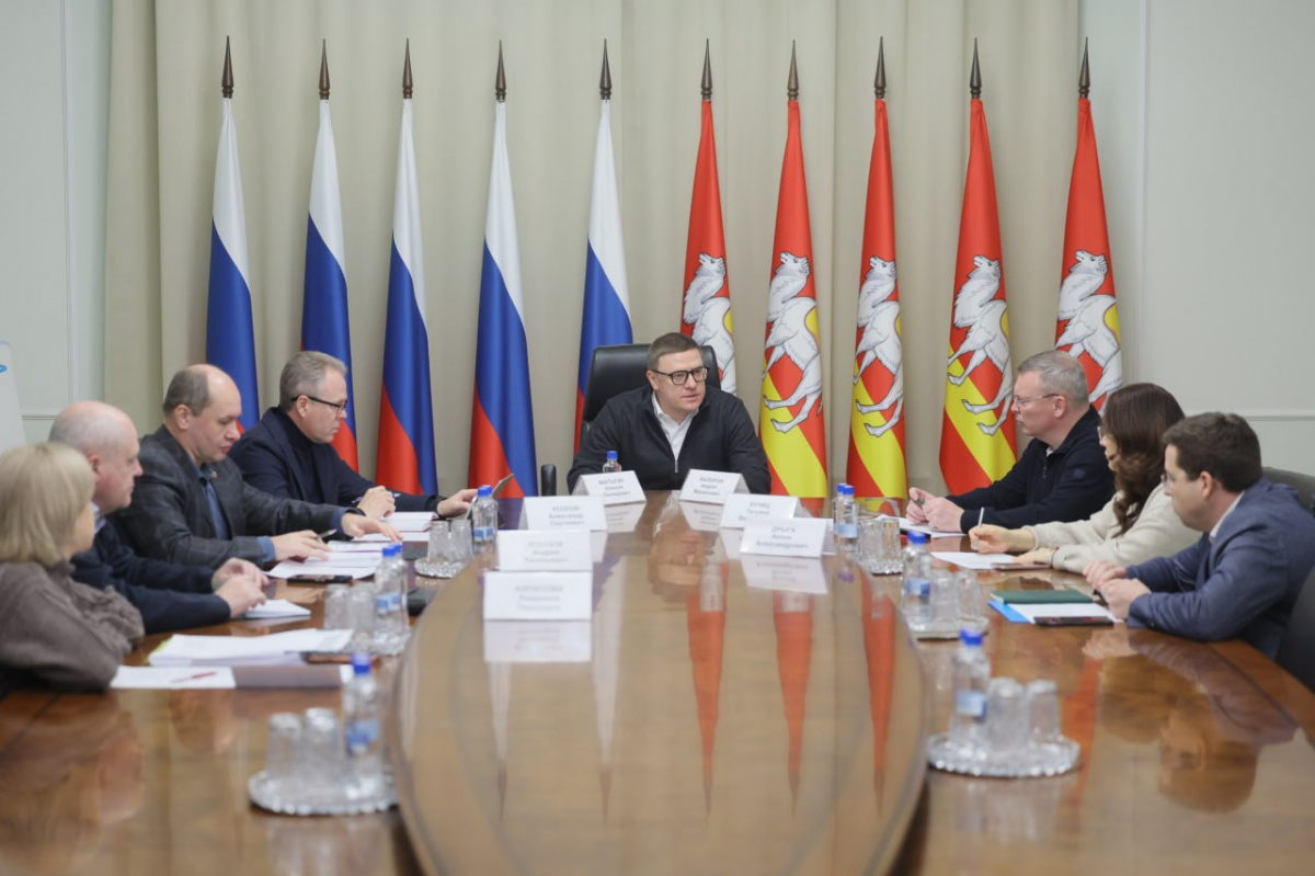 Алексей Текслер провёл совещание по работе ЖКХ и дорог в новогодние праздники*