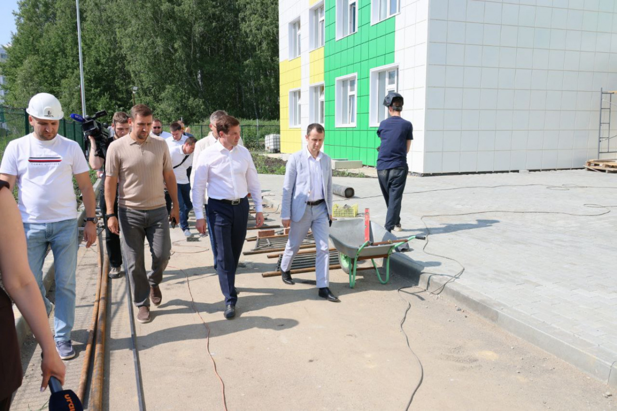 Алексей Лошкин потребовал ускорить работы по строительству детского сада в Парковом*