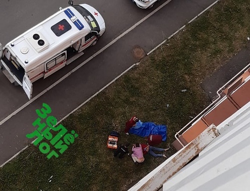 В Магнитогорске молодая мать сорвалась с окна восьмого этажа