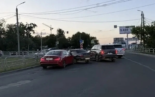 Авария на Шершневском кольце в Челябинске спровоцировала протяженный затор*