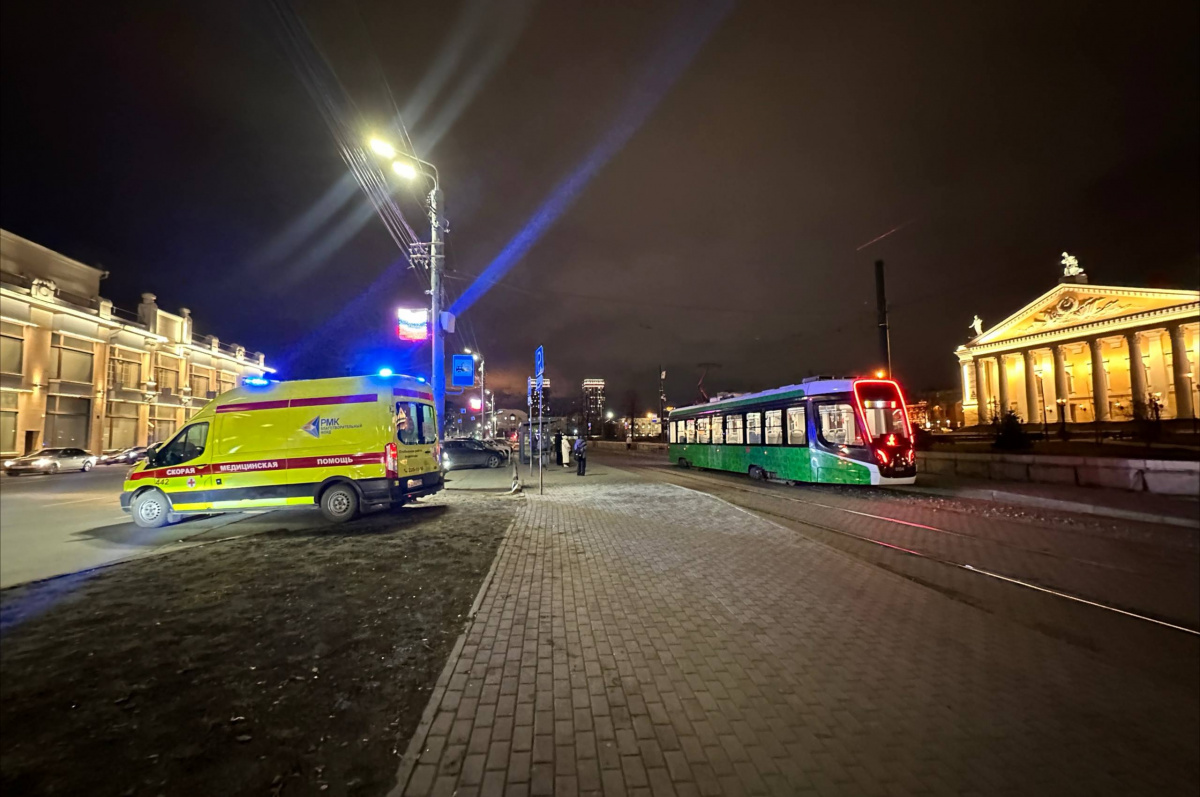 В ГАИ рассказали подробности смертельного ДТП у оперного театра в Челябинске*1