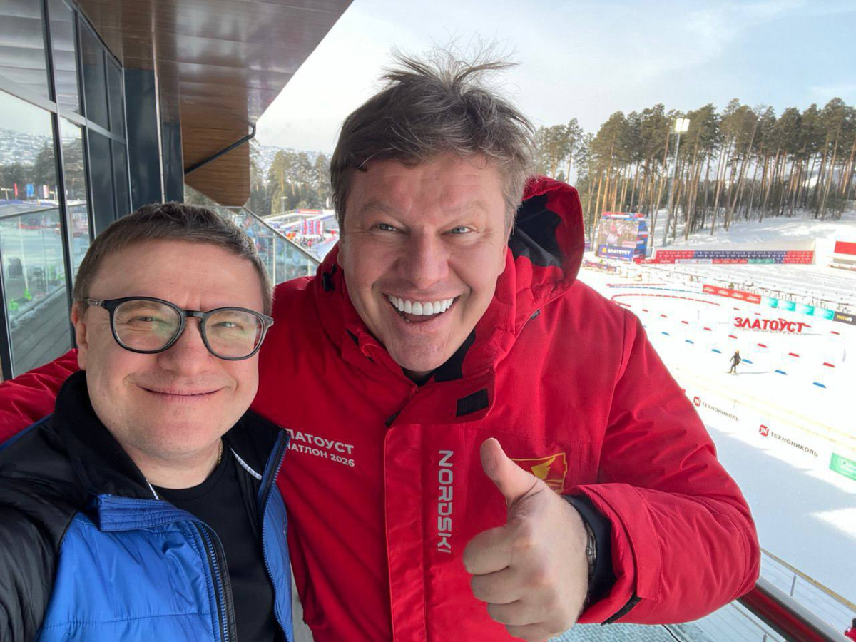 Дмитрий Губерниев показал дорогие виниры на фото с губернатором Челябинской области*