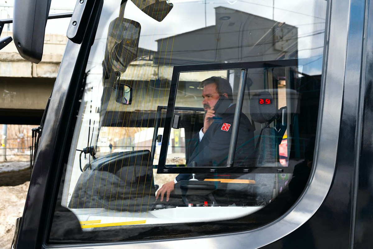 В Челябинске временно перенесли две трамвайные остановки *