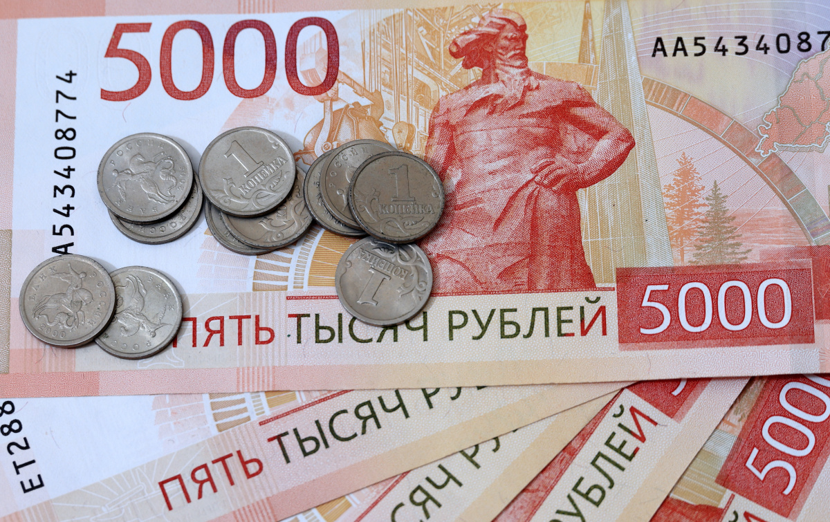 Челябинцы назвали главных пожирателей зарплаты*
