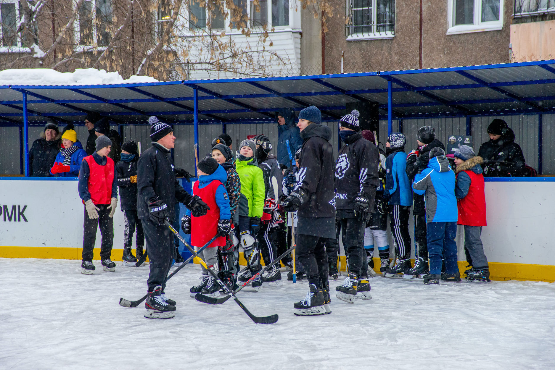В Челябинске появился еще один современный хоккейный корт*1