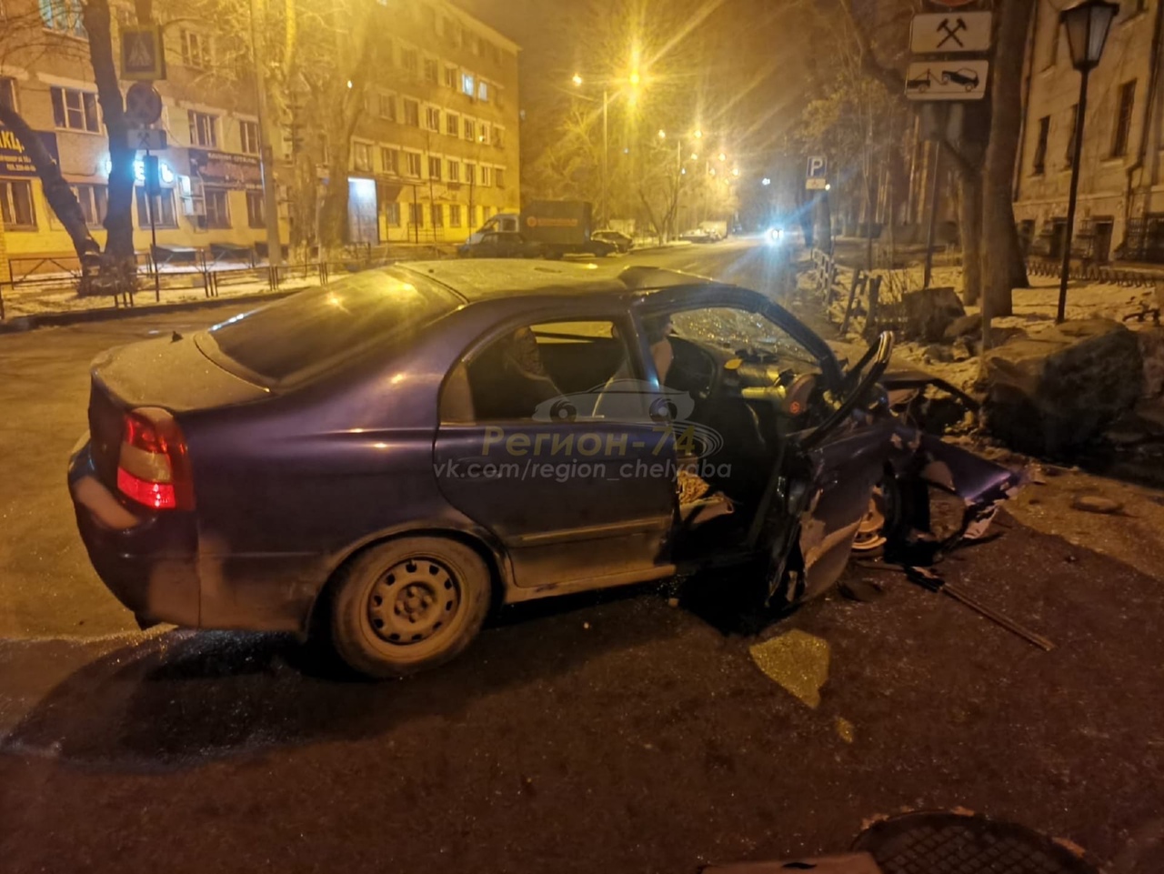 Два человека пострадали в серьезном ночном ДТП в Челябинске