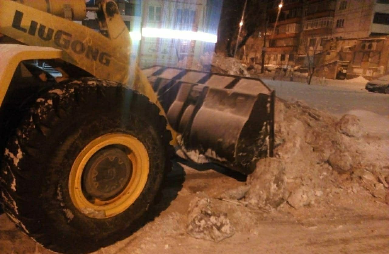 Почти семь тысяч тонн снега убрали за ночь из Челябинска