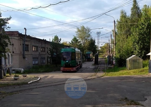 В Челябинск привезли еще два новых низкопольных трамвая