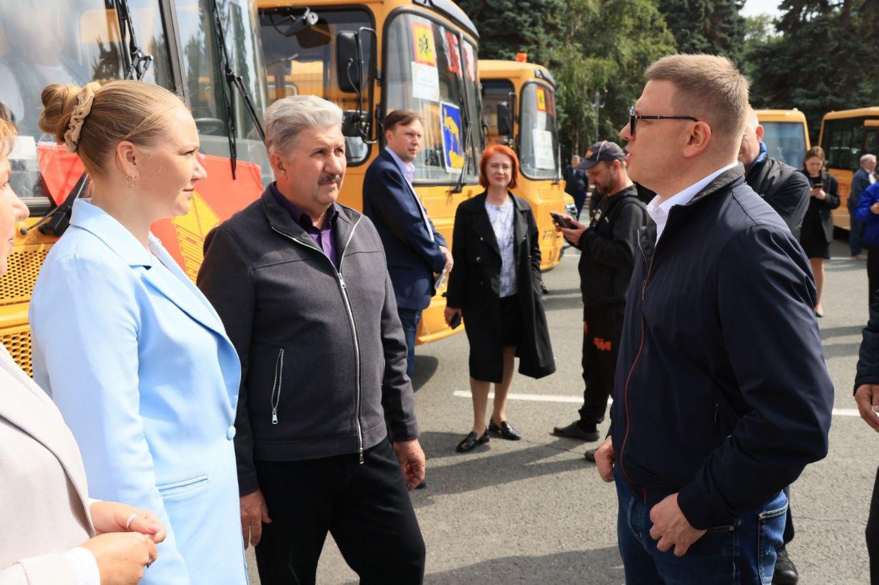 42 новеньких автобуса будут возить школьников Челябинской области