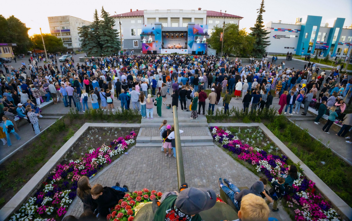 В Кыштыме торжественно и ярко отпраздновали День металлурга*