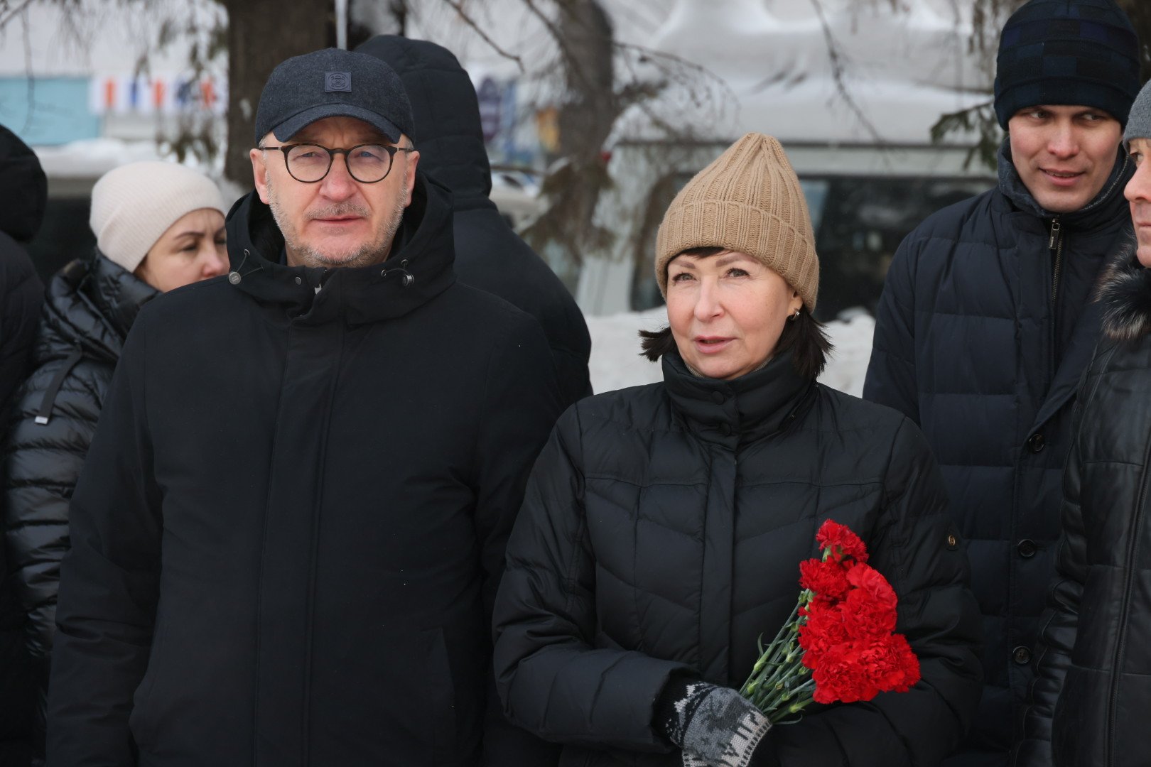 Губернатор Алексей Текслер возложил цветы к Вечному огню в Челябинске