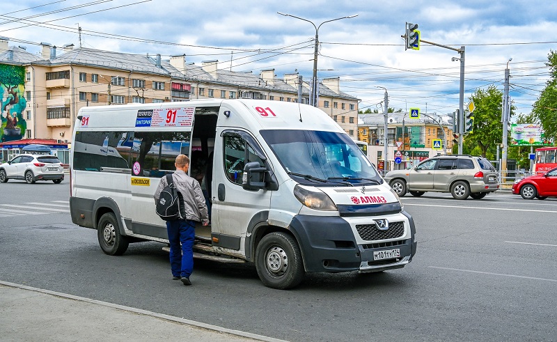 В Челябинске полицейские нашли маршрутку с неисправными тормозами*1