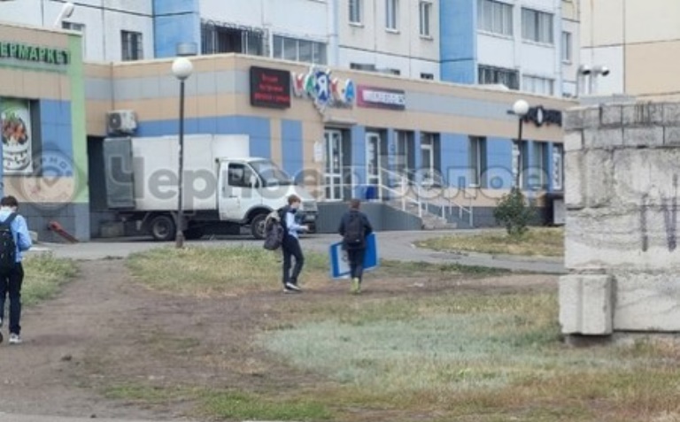 В Магнитогорске школьники украли дорожный знак
