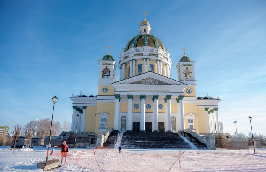 Иконостас удивительной красоты создают в новом соборе Челябинска*1
