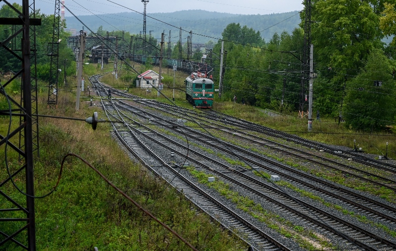 Студент устроил опасные игры на железнодорожных путях в Челябинской области*1